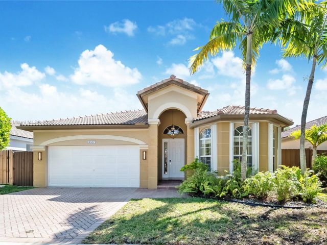 Продажа дома по адресу 8527 NW 111th Ct - фото 5705489