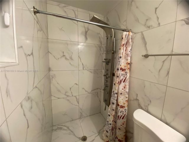 Продажа дома по адресу 4410 NW 174th Dr - фото 5793804