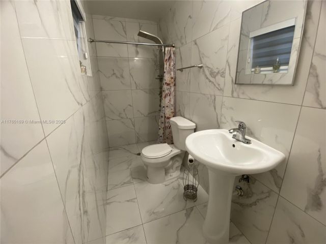 Продажа дома по адресу 4410 NW 174th Dr - фото 5793811