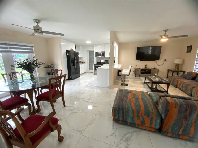 Продажа дома по адресу 4410 NW 174th Dr - фото 5793813