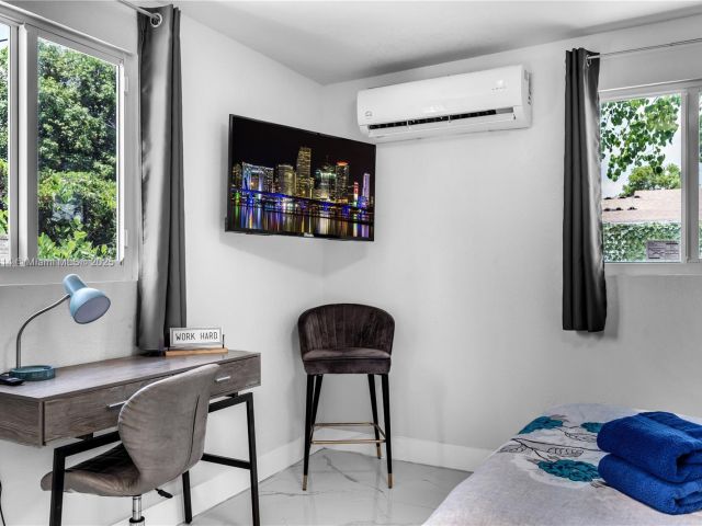 Продажа дома по адресу 231 NW 44th St - фото 5992916