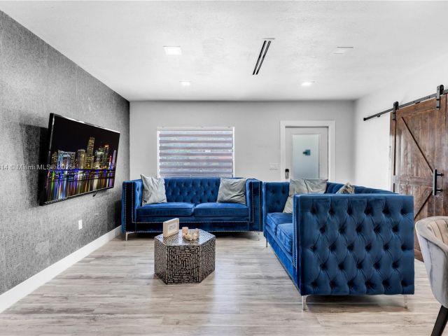 Продажа дома по адресу 231 NW 44th St - фото 5992927