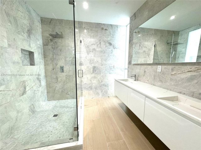 Продажа дома по адресу 5728 NW 5th Ct TH-1 - фото 5766677