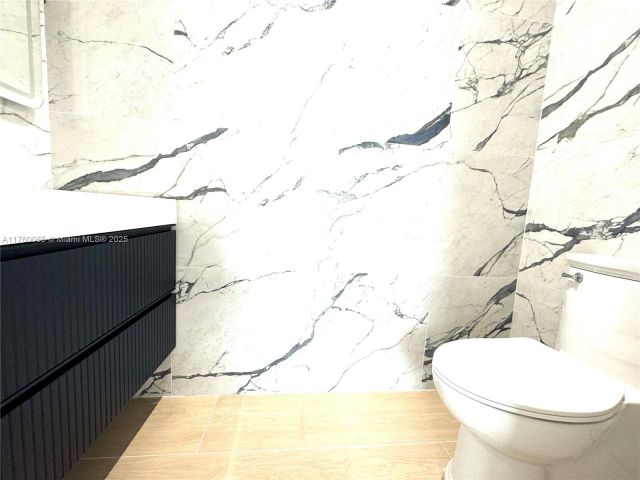 Продажа дома по адресу 5728 NW 5th Ct TH-1 - фото 5766687