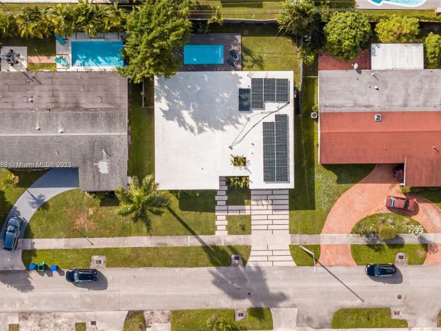 Продажа дома по адресу 19600 NE 19th Ave - фото 5885597