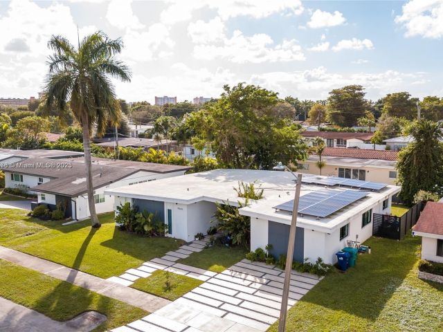 Продажа дома по адресу 19600 NE 19th Ave - фото 5885598