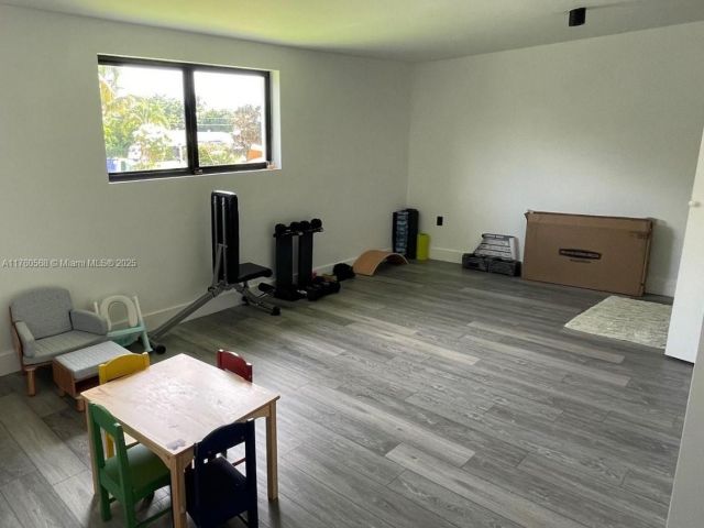 Продажа дома по адресу 19600 NE 19th Ave - фото 5885600