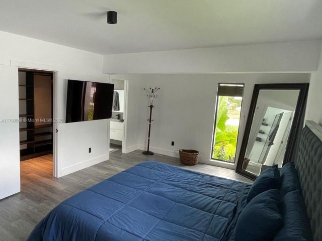 Продажа дома по адресу 19600 NE 19th Ave - фото 5885608