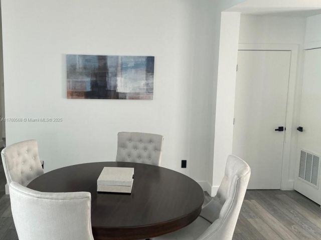 Продажа дома по адресу 19600 NE 19th Ave - фото 5885610