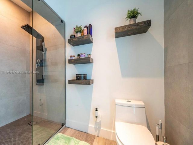 Продажа дома по адресу 19600 NE 19th Ave - фото 5956164