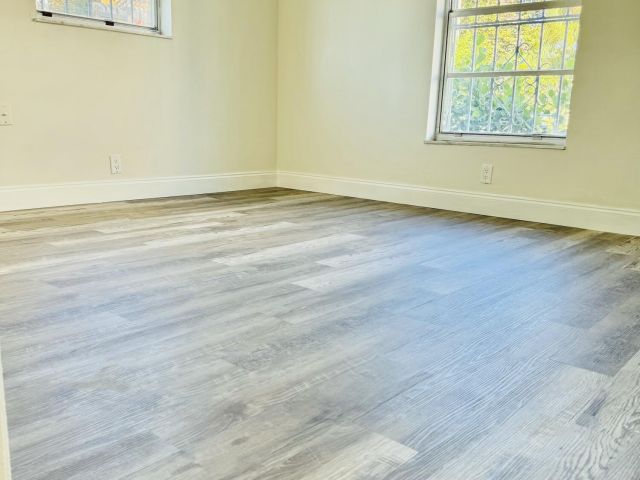 Дом в аренду по адресу 1146 W 24th Street - фото 6089265