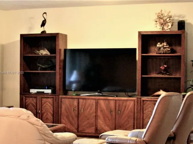 Дом в аренду по адресу 1933 Twin Dolphin Lane - фото 5565711