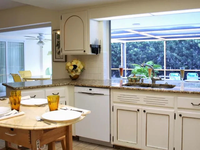 Дом в аренду по адресу 1933 Twin Dolphin Lane - фото 5565713