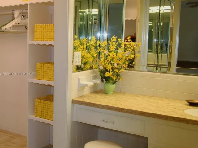 Дом в аренду по адресу 1933 Twin Dolphin Lane - фото 5565706