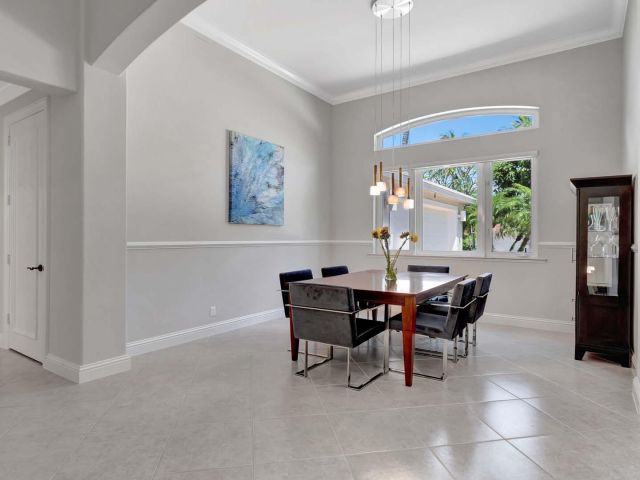 Дом в аренду по адресу 514 NW 13th Street - фото 5757321