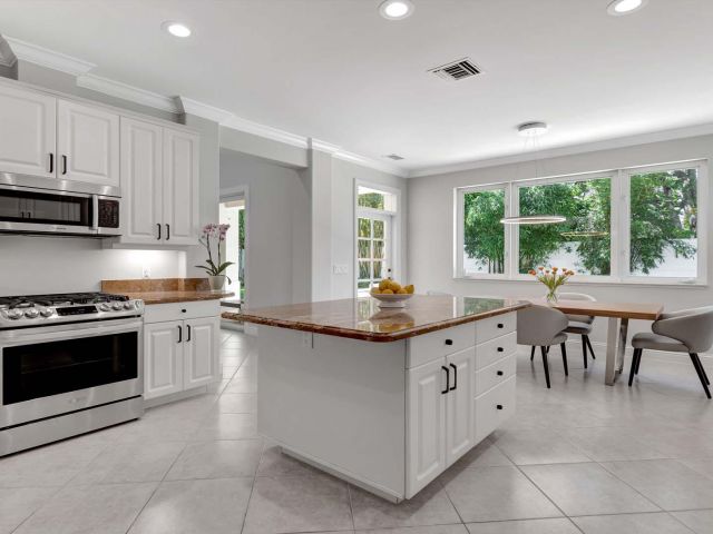 Дом в аренду по адресу 514 NW 13th Street - фото 5757322