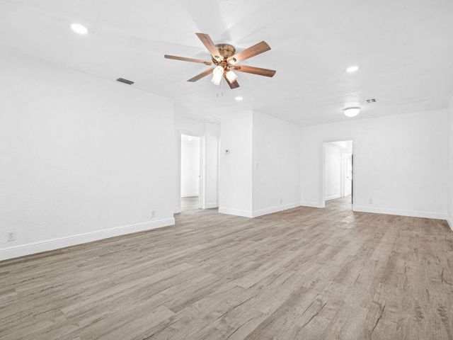 Продажа дома по адресу 419 NW 19th Ave - фото 6280547