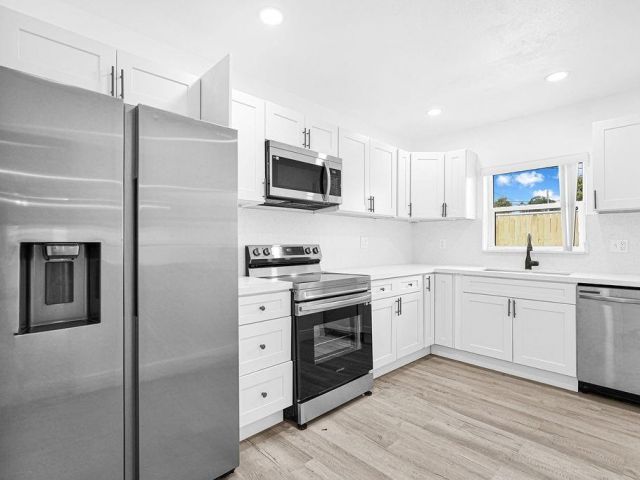 Продажа дома по адресу 419 NW 19th Ave - фото 6280549