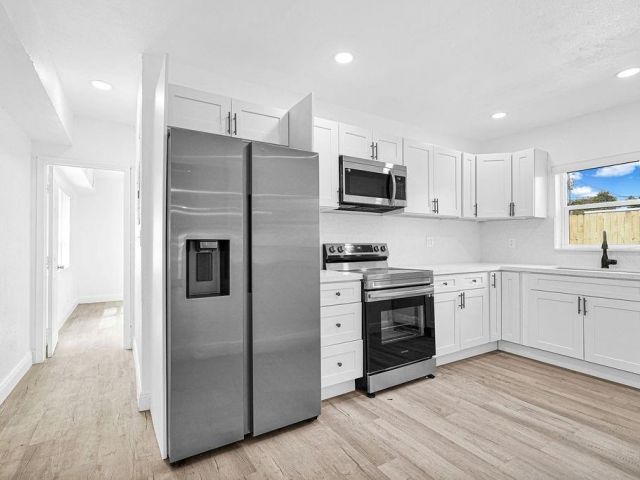 Продажа дома по адресу 419 NW 19th Ave - фото 6280552