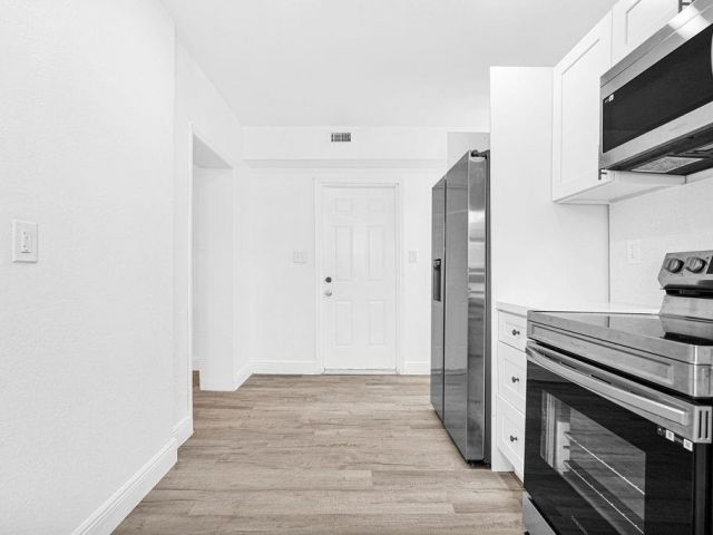 Продажа дома по адресу 419 NW 19th Ave - фото 6280553