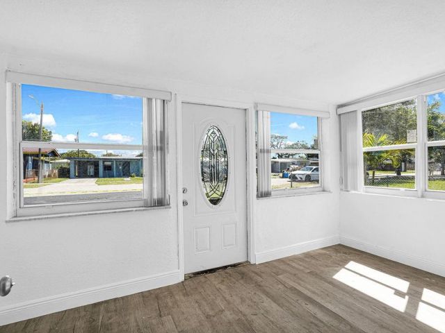 Продажа дома по адресу 419 NW 19th Ave - фото 6280559