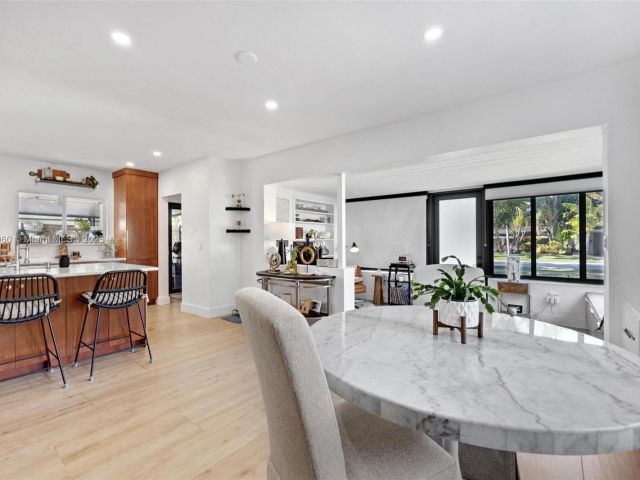 Продажа дома по адресу 1114 SW 19th St - фото 5726775