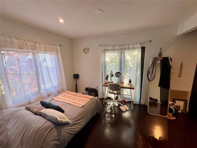 Продажа дома по адресу 7020 NE 5th Ave - фото 6239282