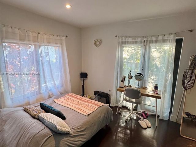 Продажа дома по адресу 7020 NE 5th Ave - фото 6239283