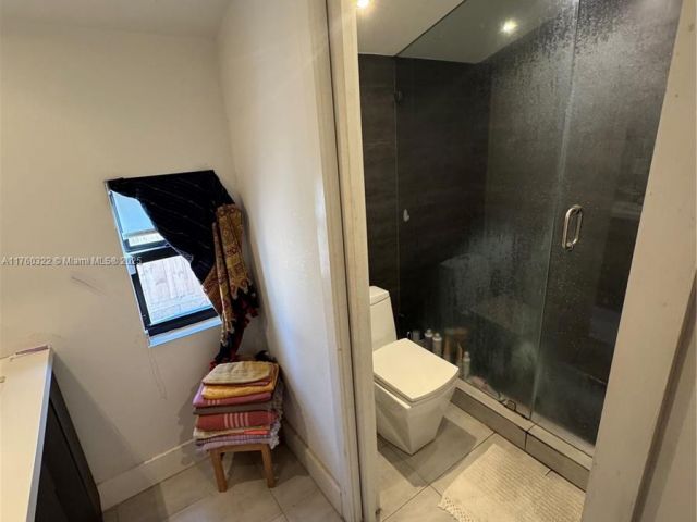 Продажа дома по адресу 7020 NE 5th Ave - фото 6239284