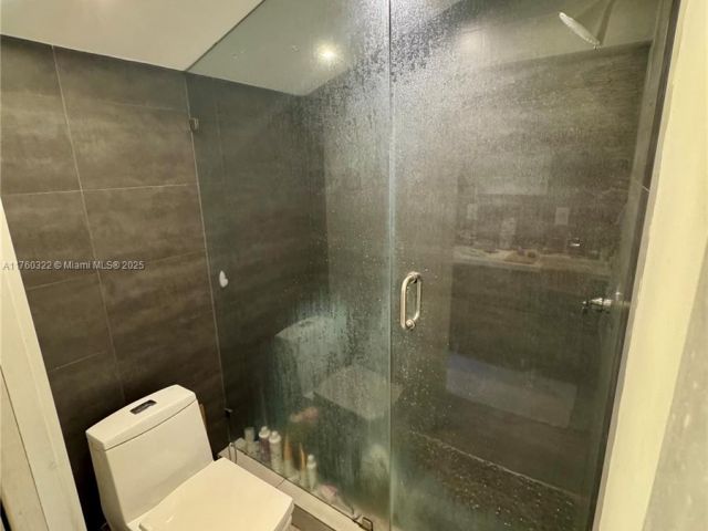 Продажа дома по адресу 7020 NE 5th Ave - фото 6239285