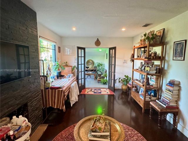 Продажа дома по адресу 7020 NE 5th Ave - фото 6239289