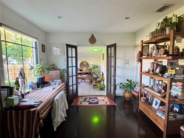 Продажа дома по адресу 7020 NE 5th Ave - фото 6239290