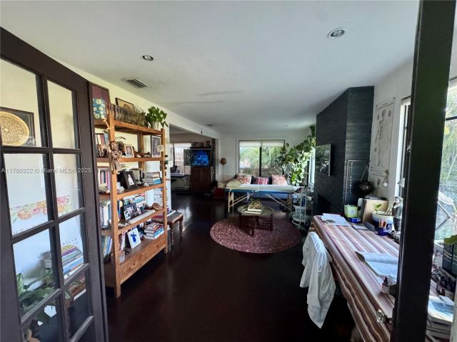 Продажа дома по адресу 7020 NE 5th Ave - фото 6239293