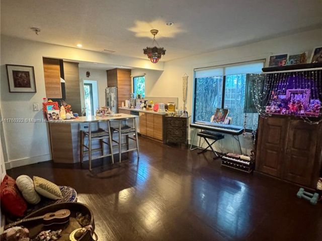 Продажа дома по адресу 7020 NE 5th Ave - фото 6239295