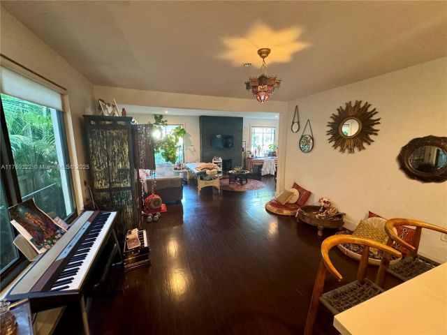 Продажа дома по адресу 7020 NE 5th Ave - фото 6239296