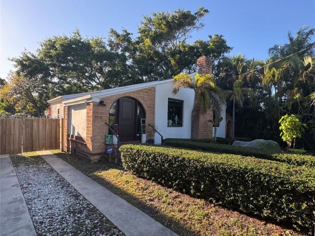 Продажа дома по адресу 7020 NE 5th Ave - фото 6239299