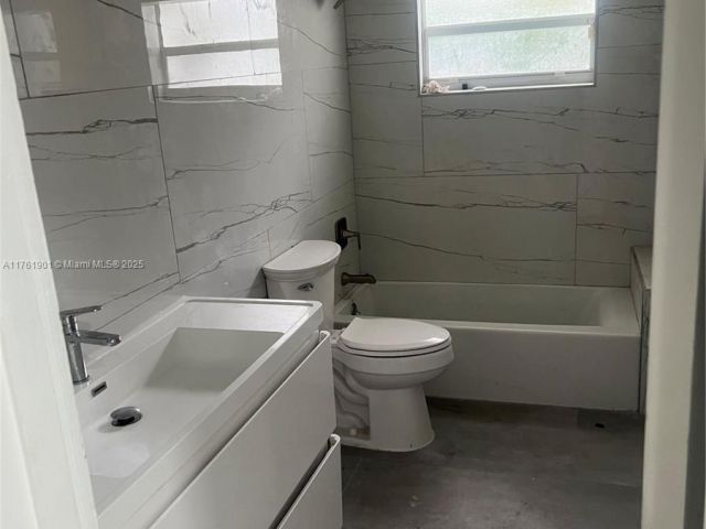 Продажа дома по адресу 20 NE 215th St - фото 5724983