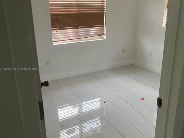 Продажа дома по адресу 20 NE 215th St - фото 5724988