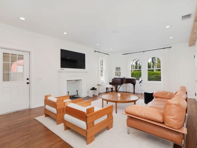 Продажа дома по адресу 306 Marlborough Place - фото 5750616