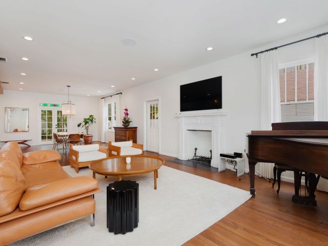 Продажа дома по адресу 306 Marlborough Place - фото 5750617