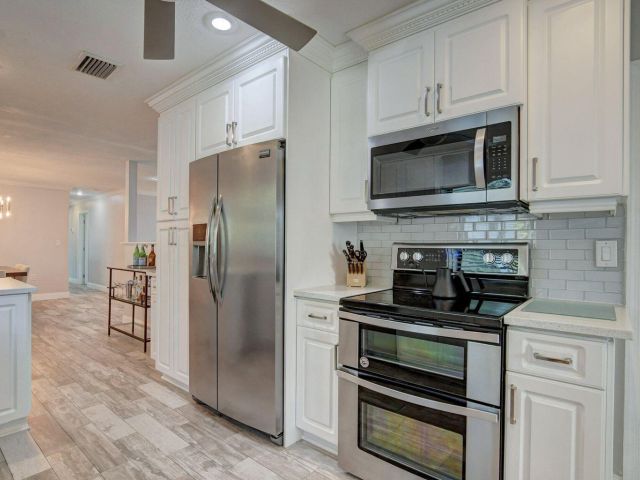 Дом в аренду по адресу 115 NE 18th Street - фото 5756939