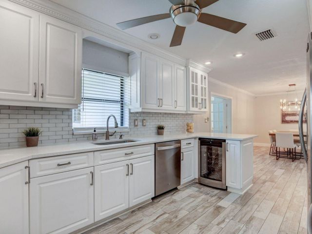 Дом в аренду по адресу 115 NE 18th Street - фото 5756941