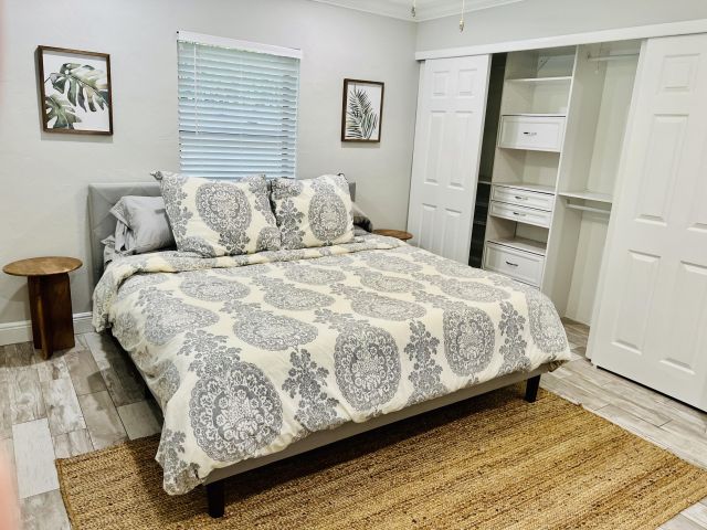 Дом в аренду по адресу 115 NE 18th Street - фото 5756948