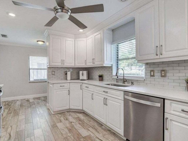 Дом в аренду по адресу 115 NE 18th Street - фото 5756953