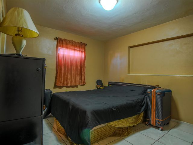 Продажа дома по адресу 17800 NW 8th Ave - фото 5720777