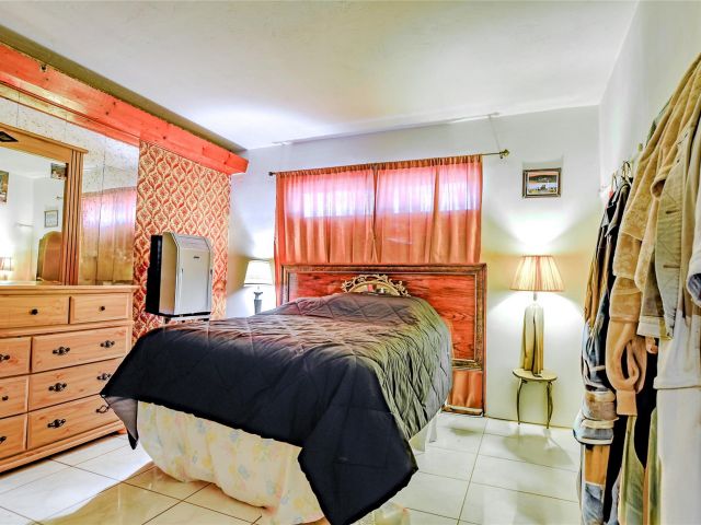 Продажа дома по адресу 17800 NW 8th Ave - фото 5720780