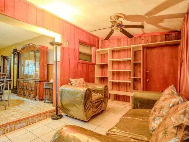 Продажа дома по адресу 17800 NW 8th Ave - фото 5720783