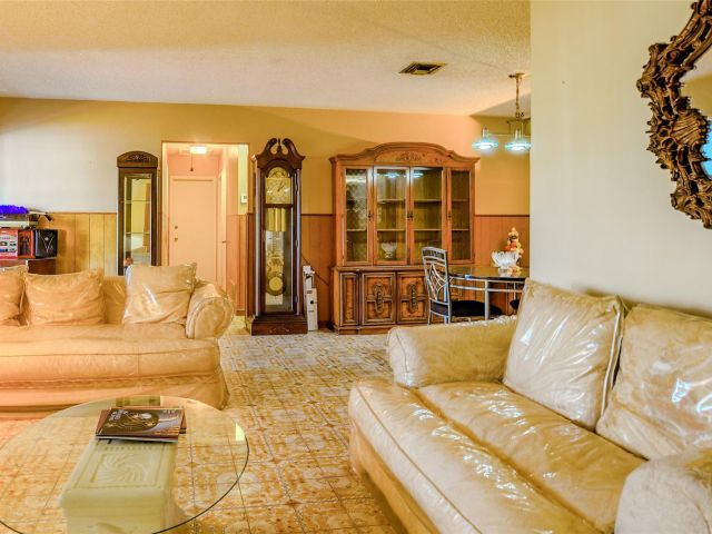 Продажа дома по адресу 17800 NW 8th Ave - фото 5720784