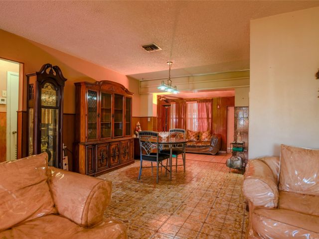 Продажа дома по адресу 17800 NW 8th Ave - фото 5720785