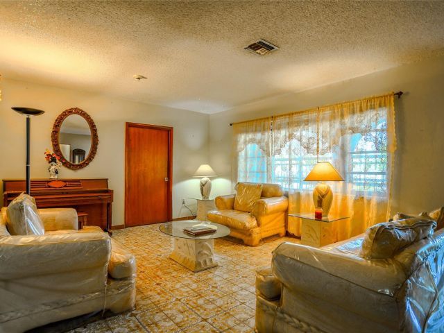 Продажа дома по адресу 17800 NW 8th Ave - фото 5720786